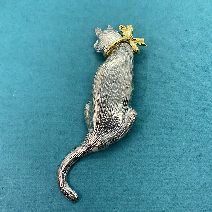 Cat with gold bow pin