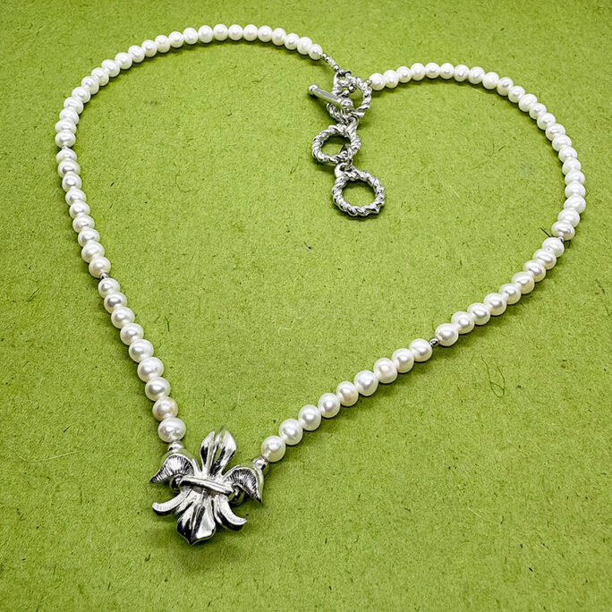 Fleur De lis necklace classic with Pearl